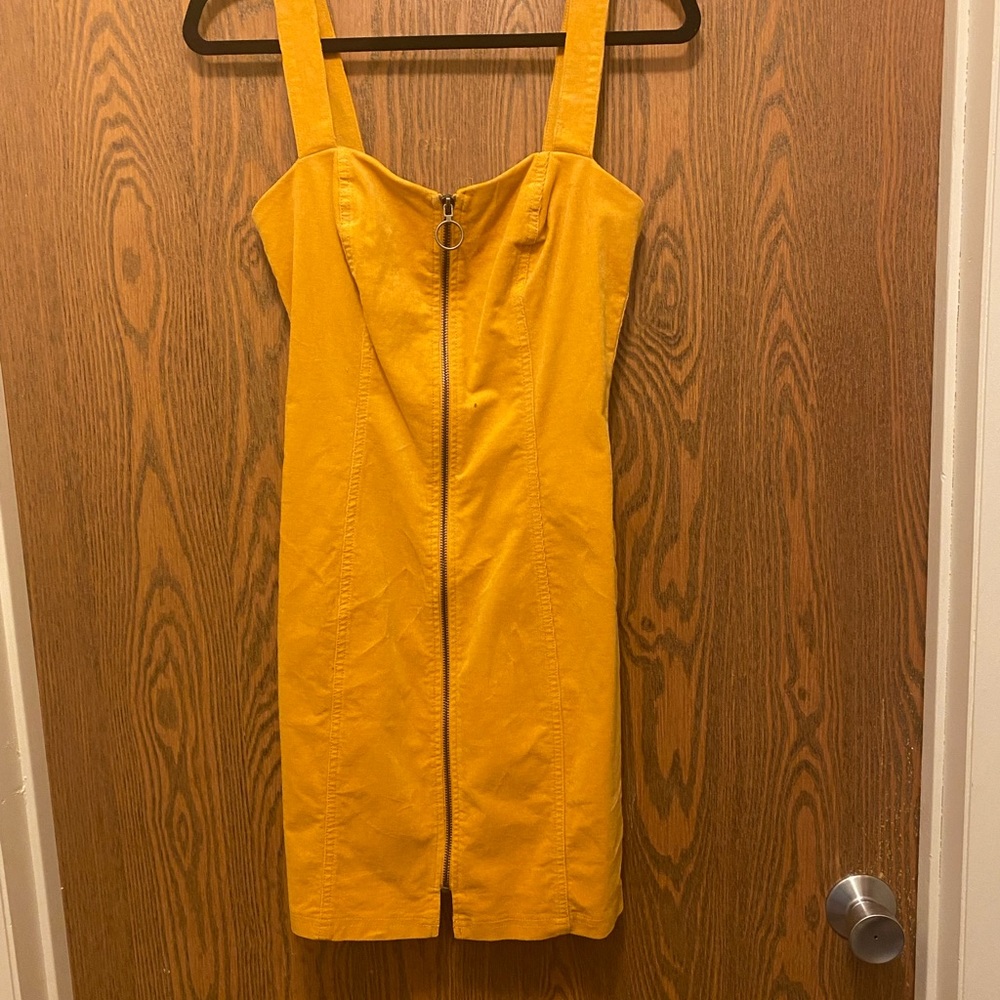 FOREVER 21 MUSTARD ZIPPER JUMPER